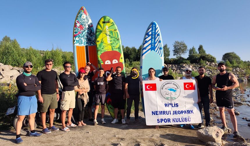Doğaseverler 2 bin 250 rakımdaki gölde sup ve kano yaptı