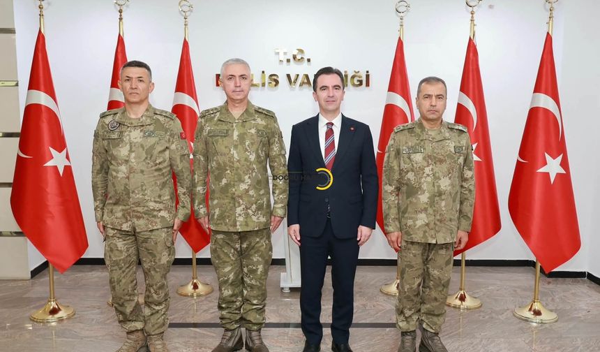 Komutanlardan Vali Karakaya’ya Ziyaret