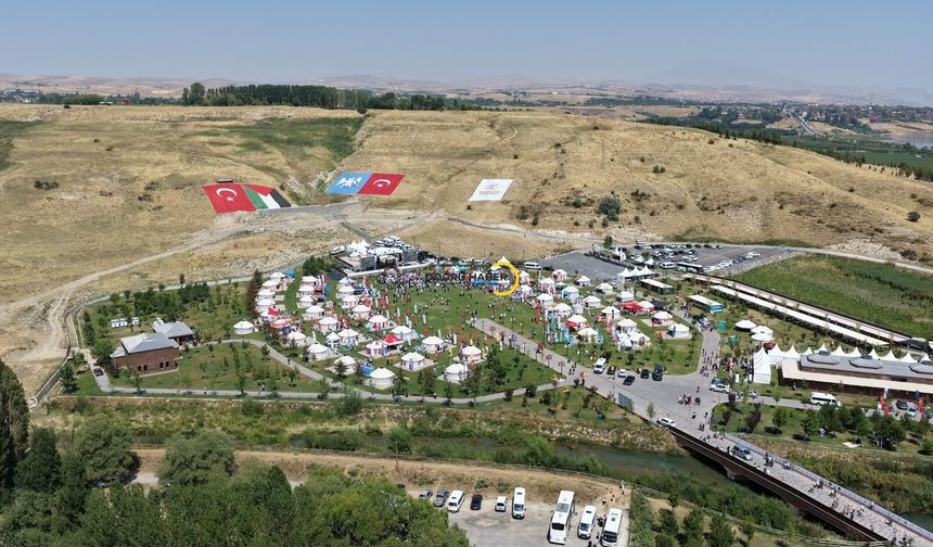 Erdoğan ve Bahçeli Malazgirt Zaferi’nin 955. Yıl Dönümü İçin Ahlat’ta