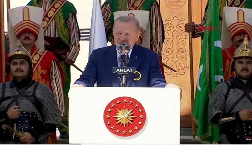 Cumhurbaşkanı Erdoğan: “Türkler, Kürtler, Araplar olarak kardeşçe kucaklaşmamızı engelleyemezsiniz”
