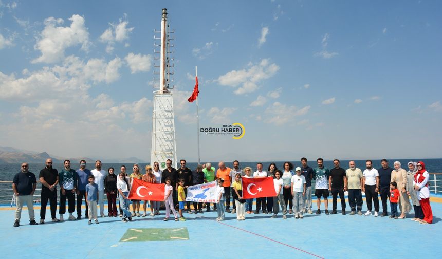 Türkiye’nin en büyük feribotunda Zafer Bayramı’nı kutladılar