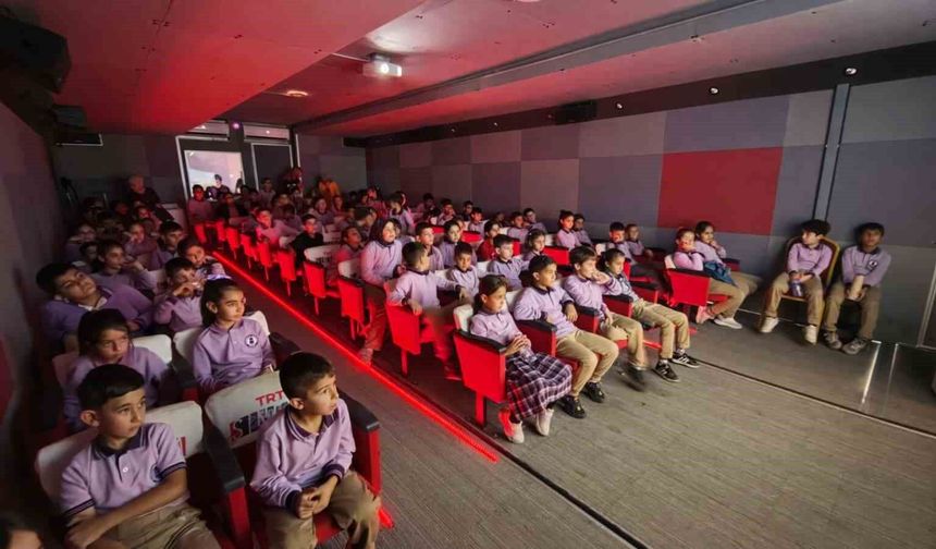 Ahlat’ta Çocuklara Sinema Keyfi