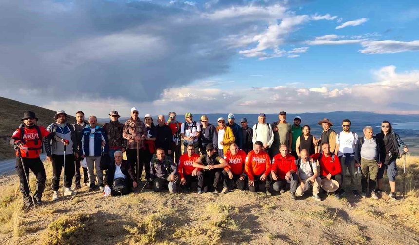 Nemrut Kalderası’nda 70 Dağcıdan 40 Kilometrelik Etkinlik