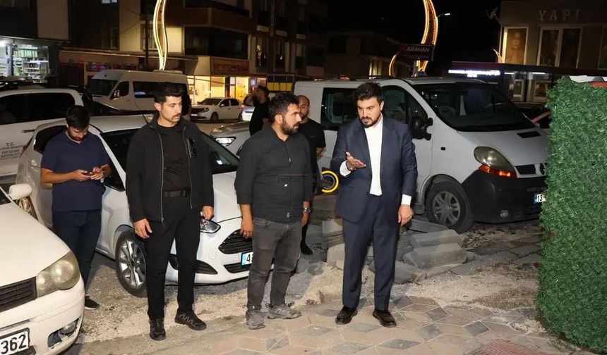 Başkan Akbaba, Adilcevaz’da Yol ve Kaldırım Çalışmalarını Yerinde İnceledi