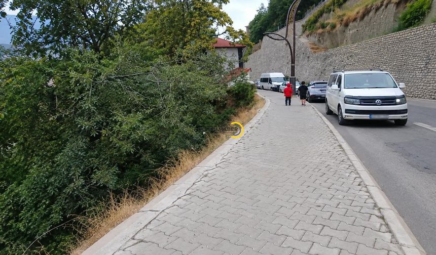 Bitlis’te Okul Yolunda Büyük Tehlike!
