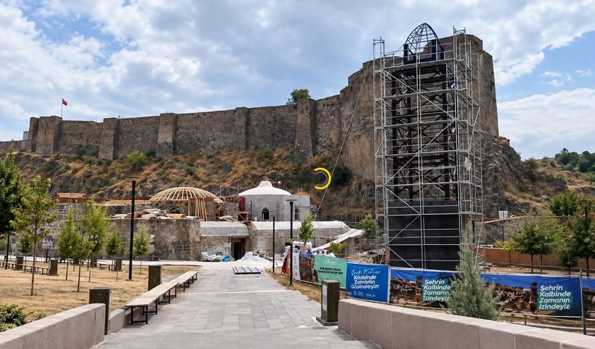 Bitlis’te Saat Kulesine Tepki!