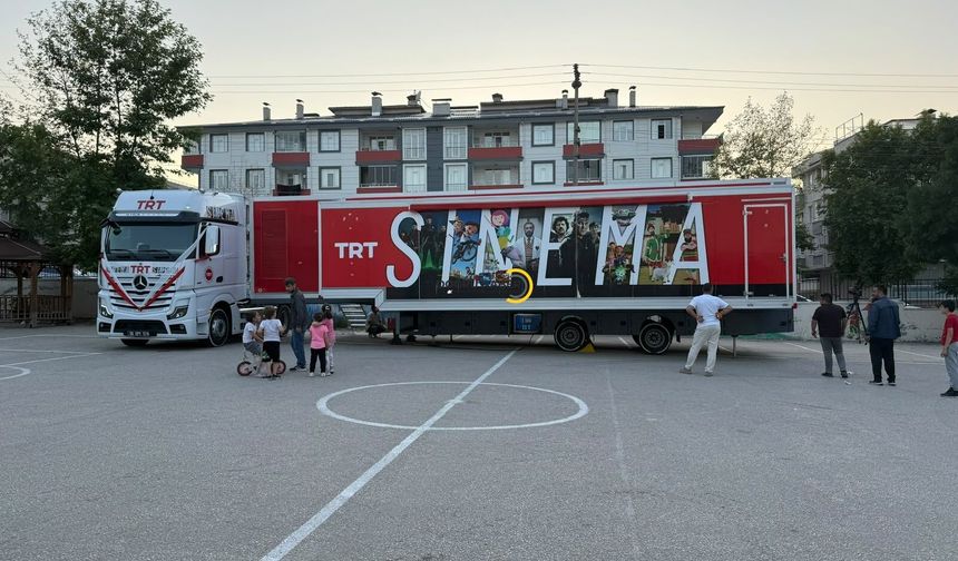 TRT Sinema Tırı Bitlis’te çocuklarla buluşacak