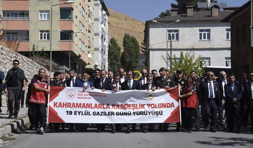 Bitlis’te Gaziler İçin Anlamlı Yürüyüş