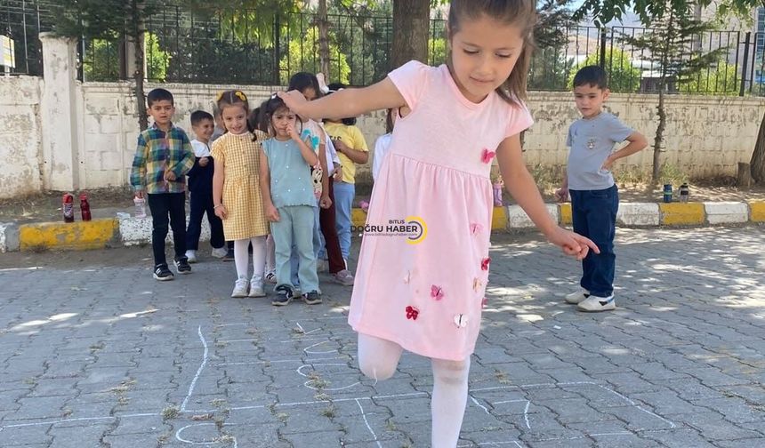 Bitlis’te “Maarifin Kalbinde Oyun” Etkinlikleriyle Çocukların Neşesi Okulları Sardı