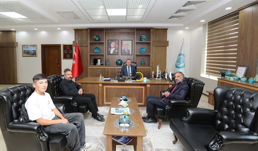 BEÜ’de Orhun Değişim Programı Heyecanı: İlk Öğrenci Özbekistan’dan Geldi