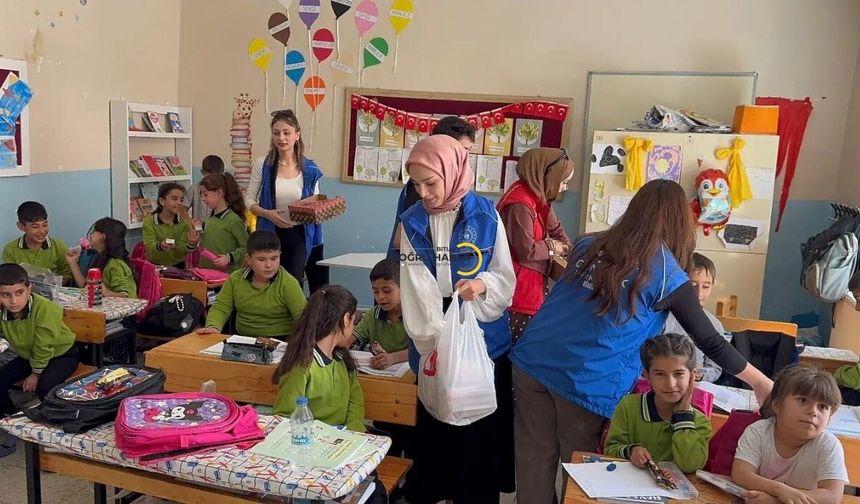 Bitlis’te “Genç Dönüşüm” Projesiyle Minik Yüzlerde Tebessüm