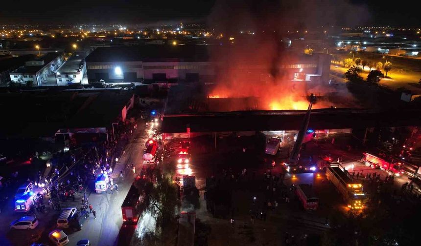 Adana’da Hal Yangını: 22 İş Yeri Kül Oldu