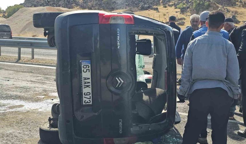 Adilcevaz’da Kamyonet Takla Attı: 2 Yaralı