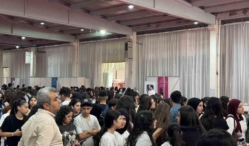 Diyarbakır Kitap Fuarı'nda Hafta Sonu Yoğunluğu