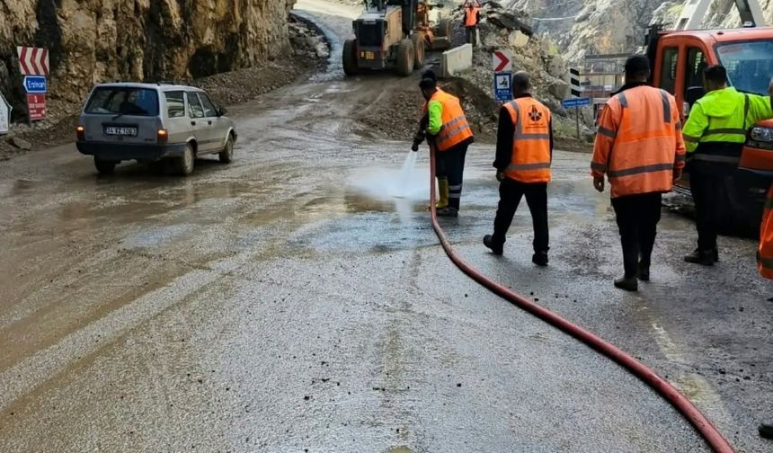 Kemaliye’de Dolu Ve Sağanak Sonrası Seferberlik