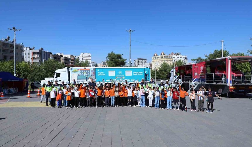 Mardin’de Çocuklara Mobil Trafik Eğitimi Verildi