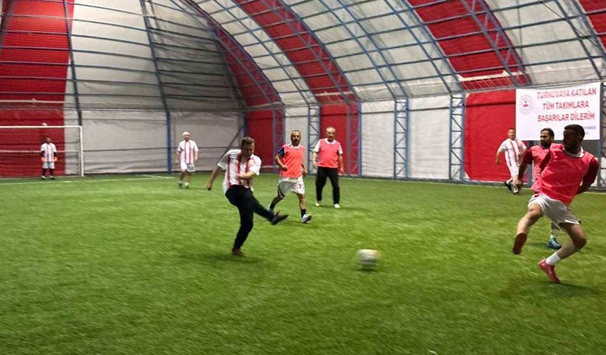 Tatvan’da Şehitler Anısına Futbol Turnuvası Başladı