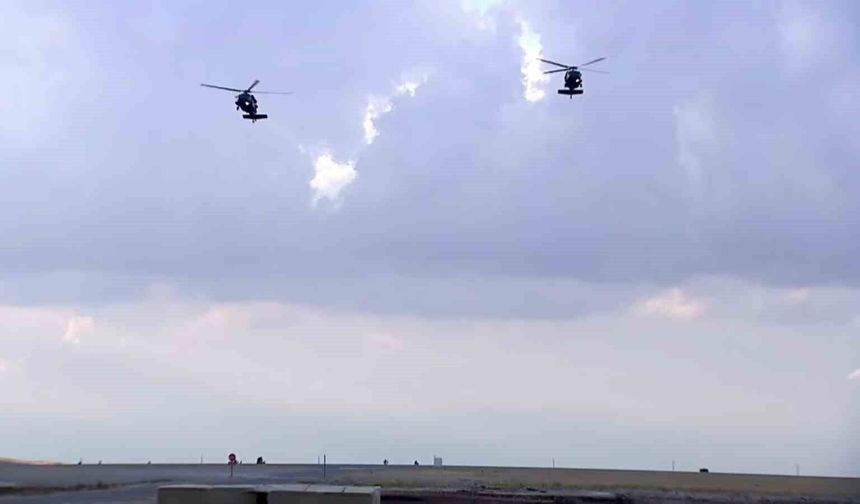 TEKNOFEST’te Helikopterlerle Harmandalı Ve Zeybek Gösterisi
