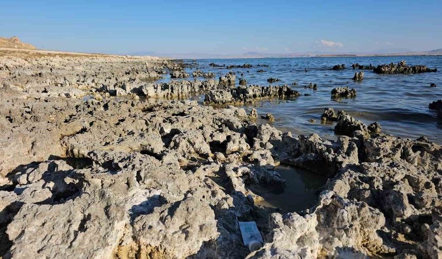 Van Gölü’nde Su Çekilmesi Yağışlara Rağmen Sürüyor
