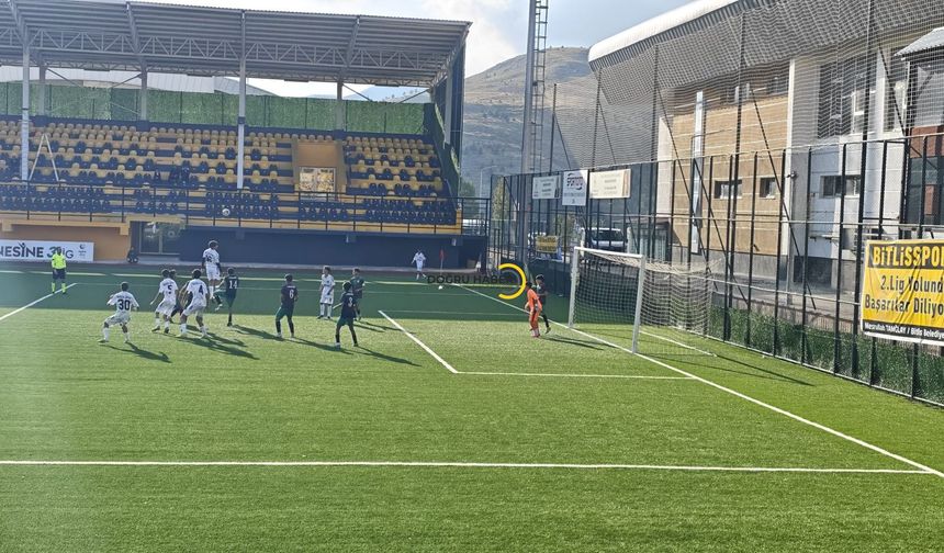 Bitlis Spor 1916 ile Bingölspor 4-4 berabere kaldı