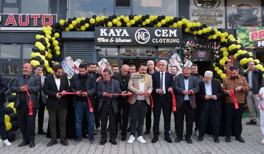 Bitlis’te KC Kadın ve Erkek Giyim Mağazası Hizmete Açıldı