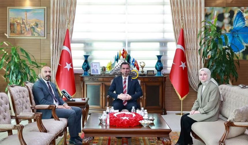 Ahilik Sancağı Bitlis’e Takdim Edildi! Vali Karakaya, Jale Yeşil’i Kabul Etti