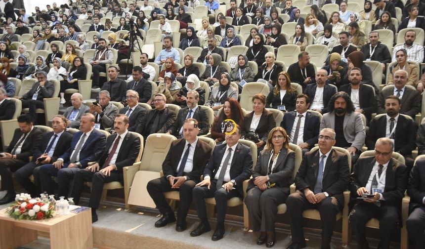 Bitlis’te “5. TRB2 Uluslararası Eğitim Bilimleri Kongresi” Açılış programı ile başladı