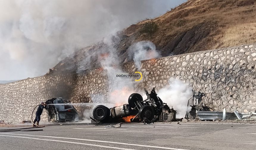 Bitlis-Diyarbakır Yolunda Tır Alevlere Teslim Oldu! Sürücü Yaralandı