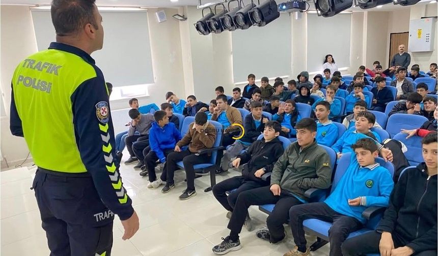 Bitlis’te 8 Lisede Trafik Güvenliği Eğitimi: 796 Öğrenci Bilgilendirildi