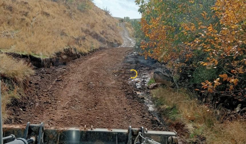 Bitlis’te Yağış Sonrası Köy Yolları Ve Dere Yataklarında Çalışma