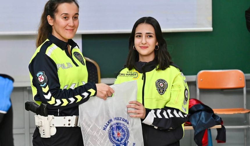 Emniyetin Projesiyle Gençler Sahneye Çıktı