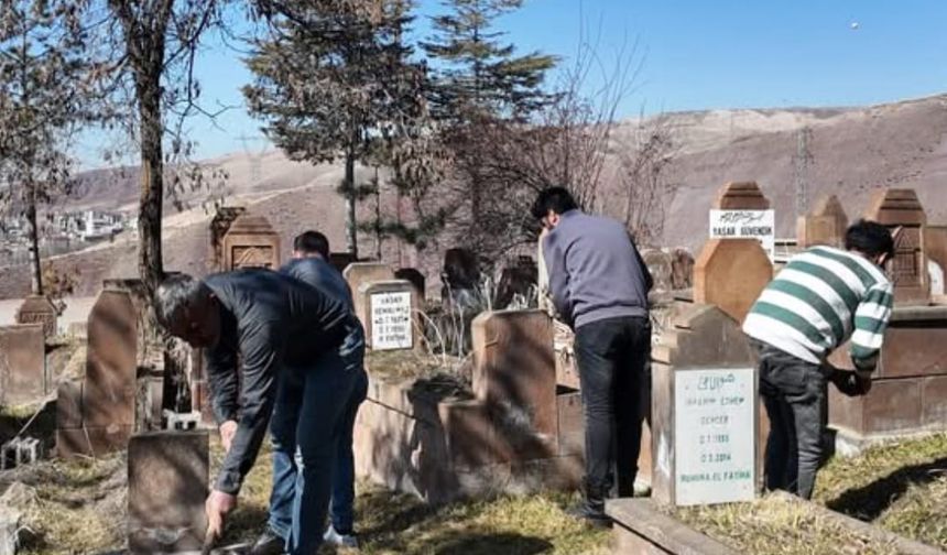 Abdurrahman Gazi Türbesi’nde Temizlik ve Bakım Çalışmaları Sürüyor