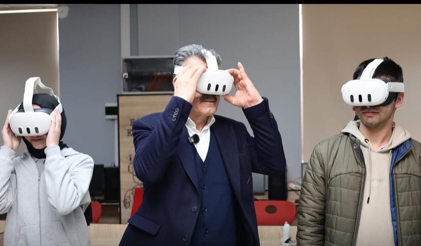 Güroymak’ta Liselere Yönelik Sanal Gerçeklik Etkinliği Başladı