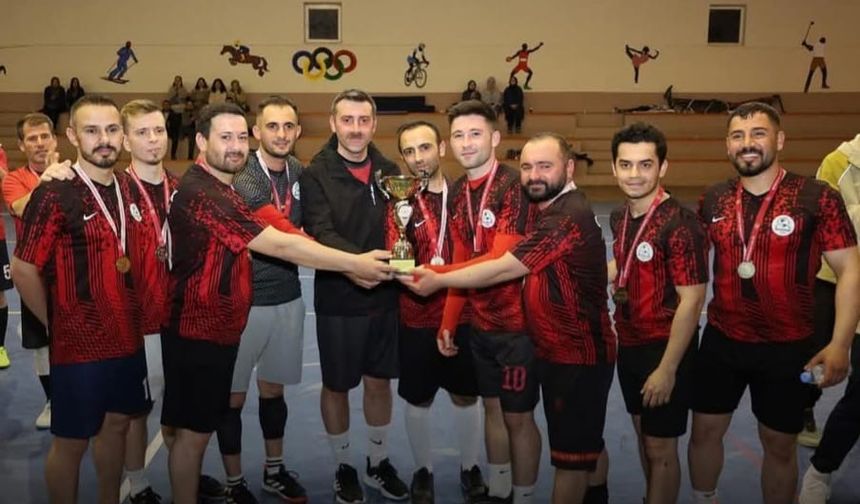 Güroymak’ta Futsal Heyecanı Sona ErdiŞampiyon Belli Oldu