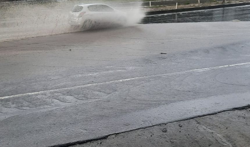 Bitlis’te Yağmur ve Dolu Hayatı Olumsuz Etkiledi